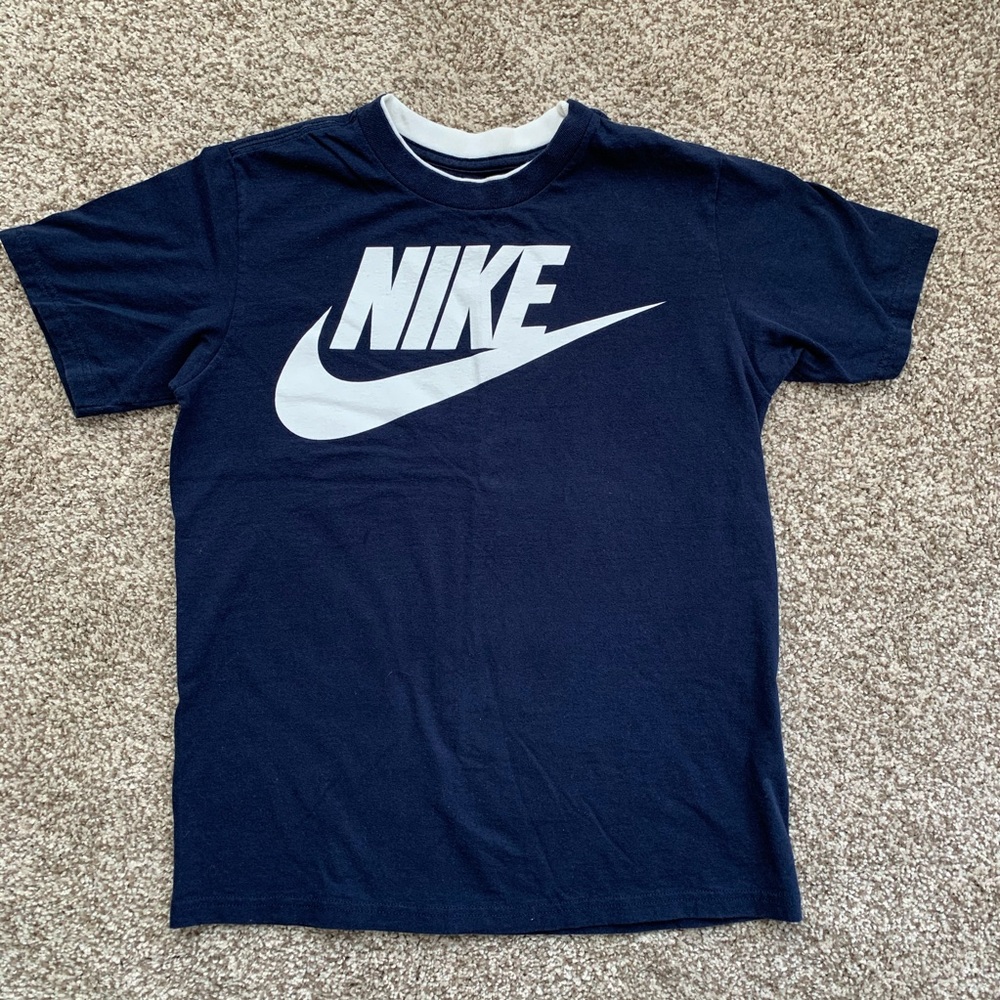 🛍 2/$15 Nike Youth M (10-12)